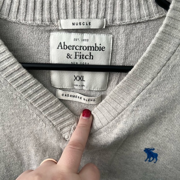 COPY - Abercrombie&fitch men v-neck sweater, size XXL more like XL - Picture 2 of 3